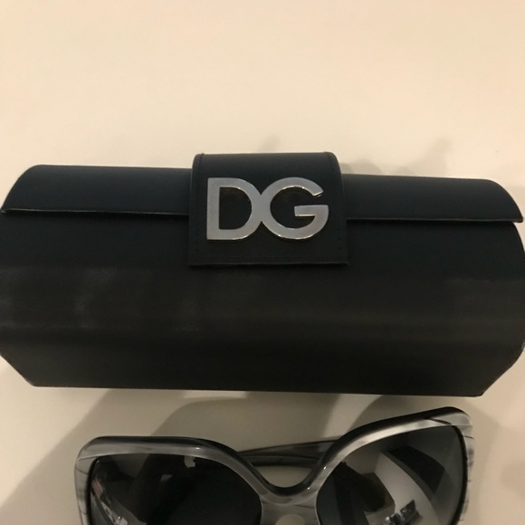 Vintage sunglasses - Dolce & Gabbana - Picture 2 of 4